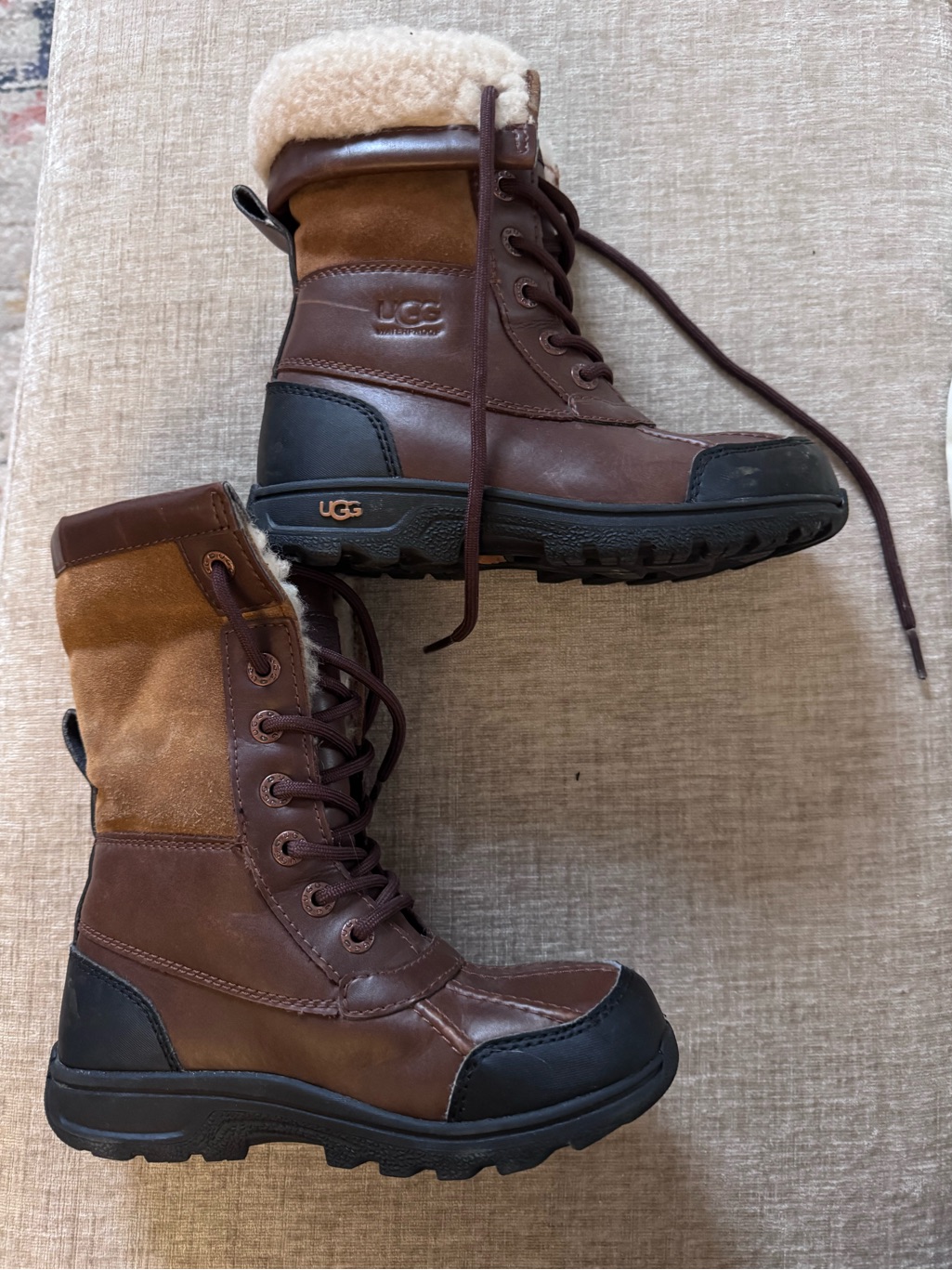 Little Kids’ Size 13 Ugg Brown Leather And Suede Lace-Up Shearling Cuff Boots